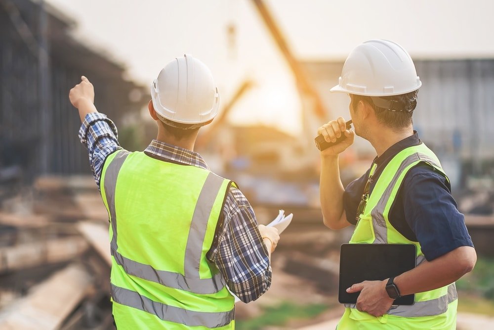 A,Team,Of,Civil,Engineers,And,Architects,Wearing,Safety,Gear